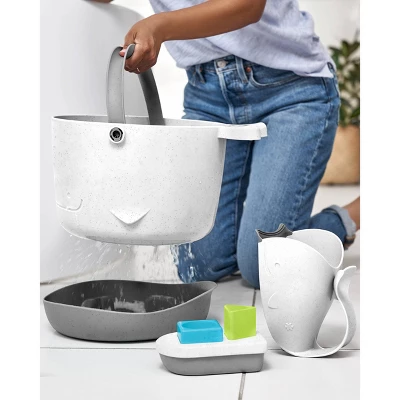 Skip Hop Ocean Works Moby Bath Toy Bundle 1 Skip Hop Ocean Works Moby Bath Toy Bundle